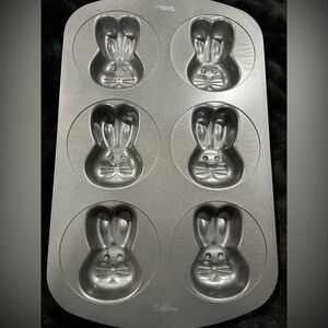 Wilton Silver Bunny Cakelet Pan